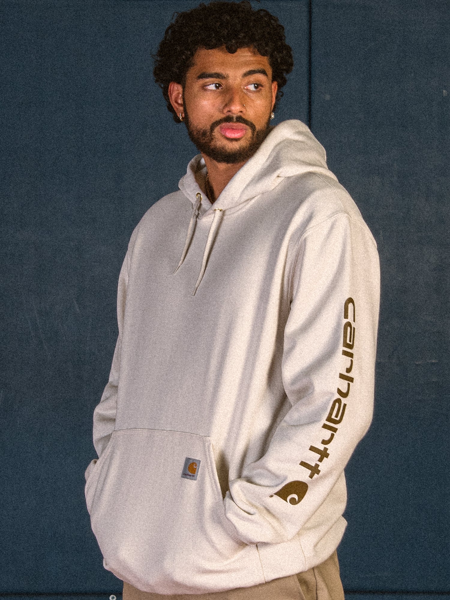 CARHARTT LOOSE FIT MIDWEIGHT LOGO SLEEVE HOODIE - Image 5