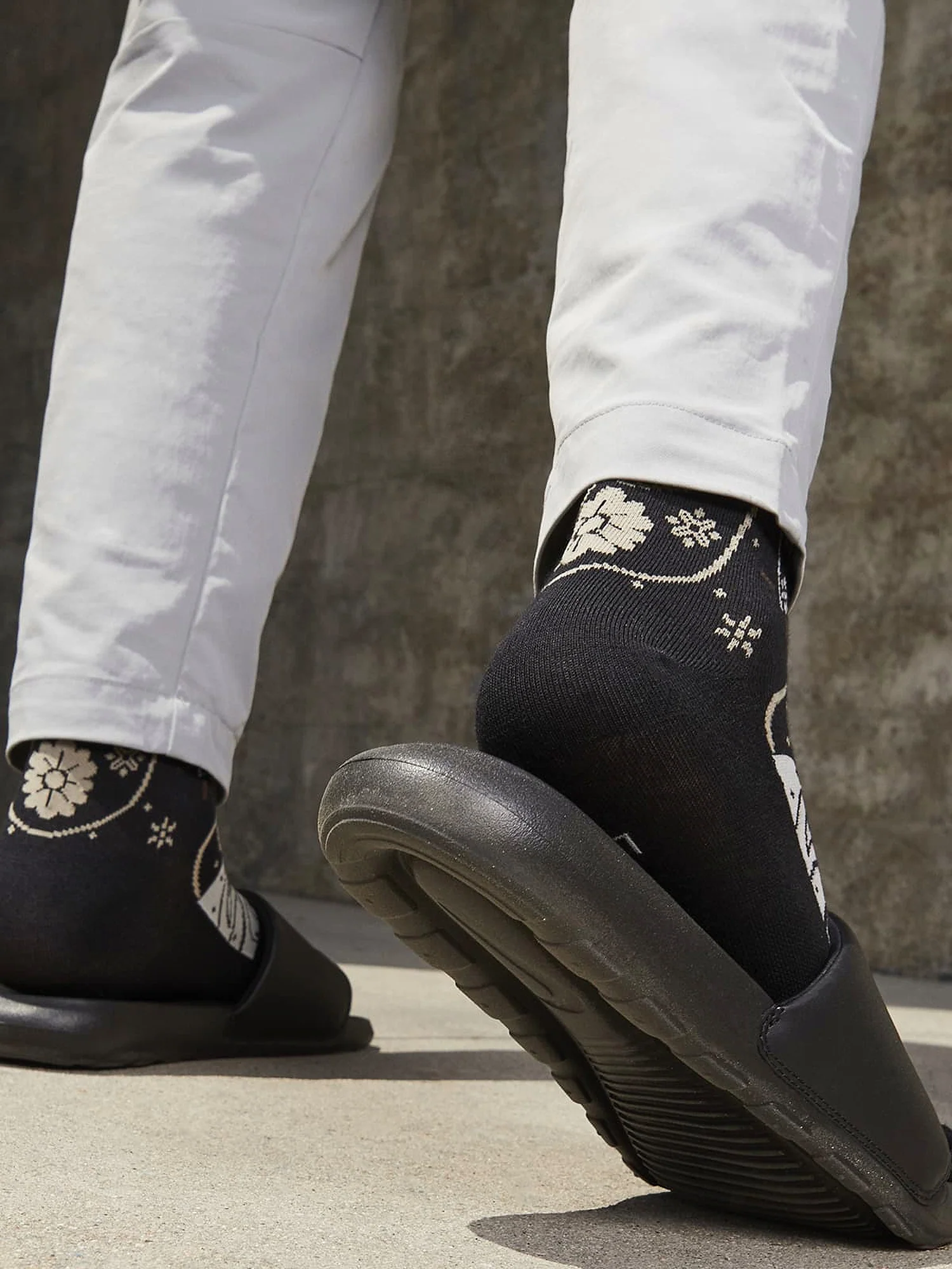 MENS NIKE VICTORI ONE SLIDE SANDAL - BLACK - Image 7