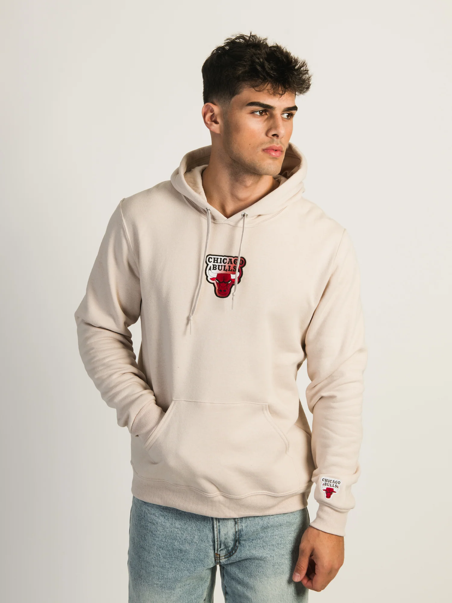 NBA CHICAGO BULLS GRADIENT EMBROIDERED HOODIE - Image 3