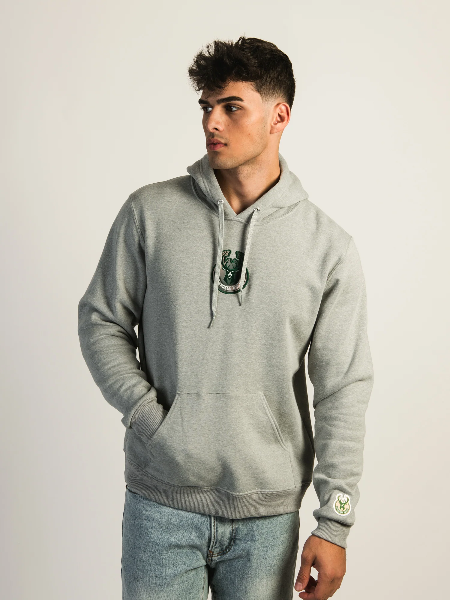 NBA MILWAUKEE BUCKS GRDIENT EMBROIDERED HOODIE - Image 3