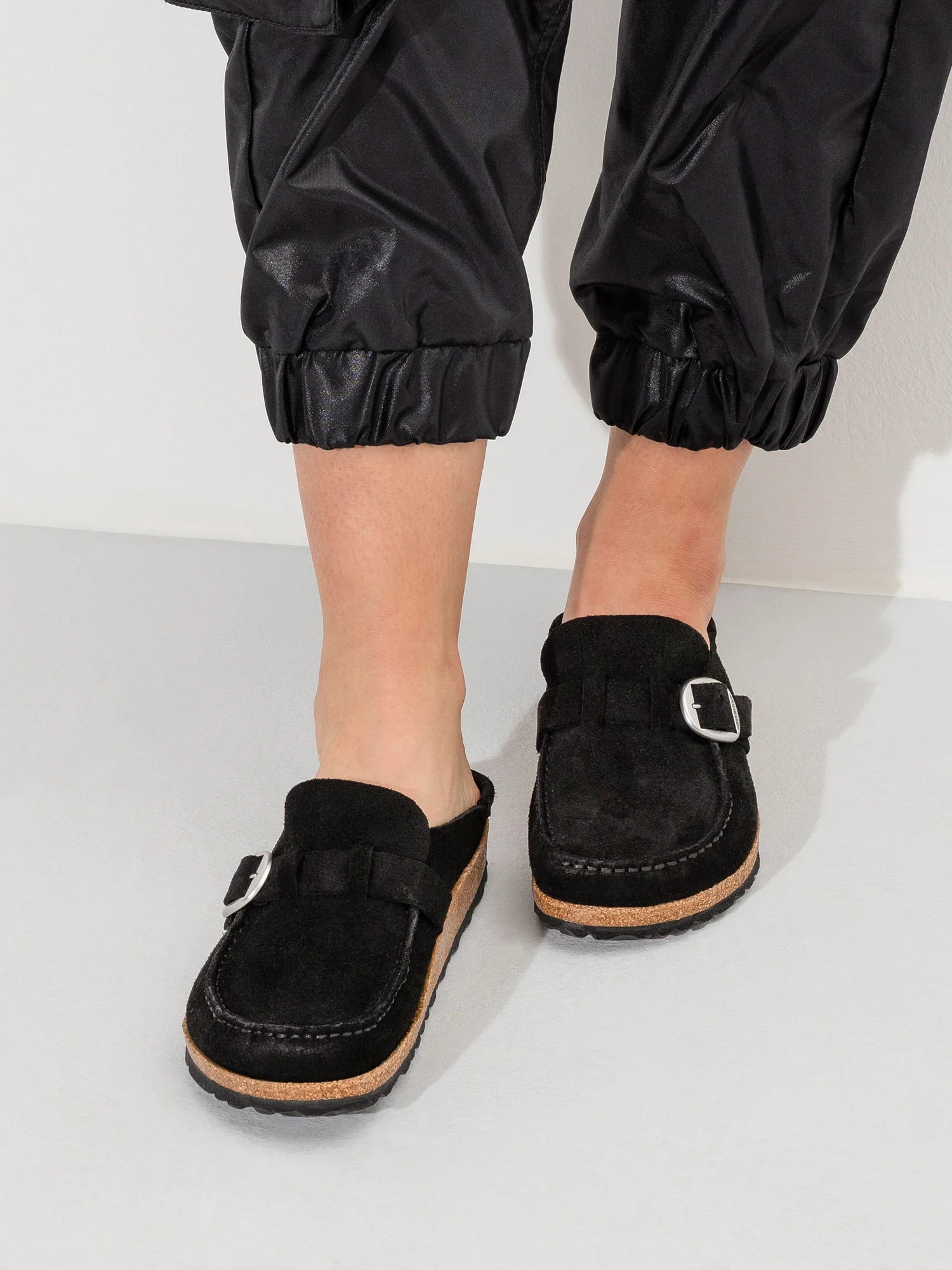 WOMENS BIRKENSTOCK BUCKLEY CLOGS - MEDIUM/NARROW - BLACK - Image 6